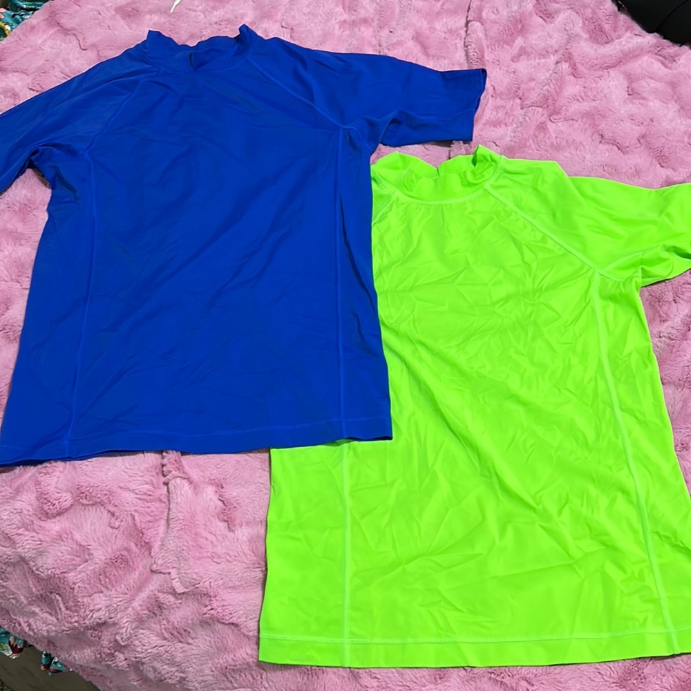 Set of 2 Lands End rash guards - boys size Large 14/16